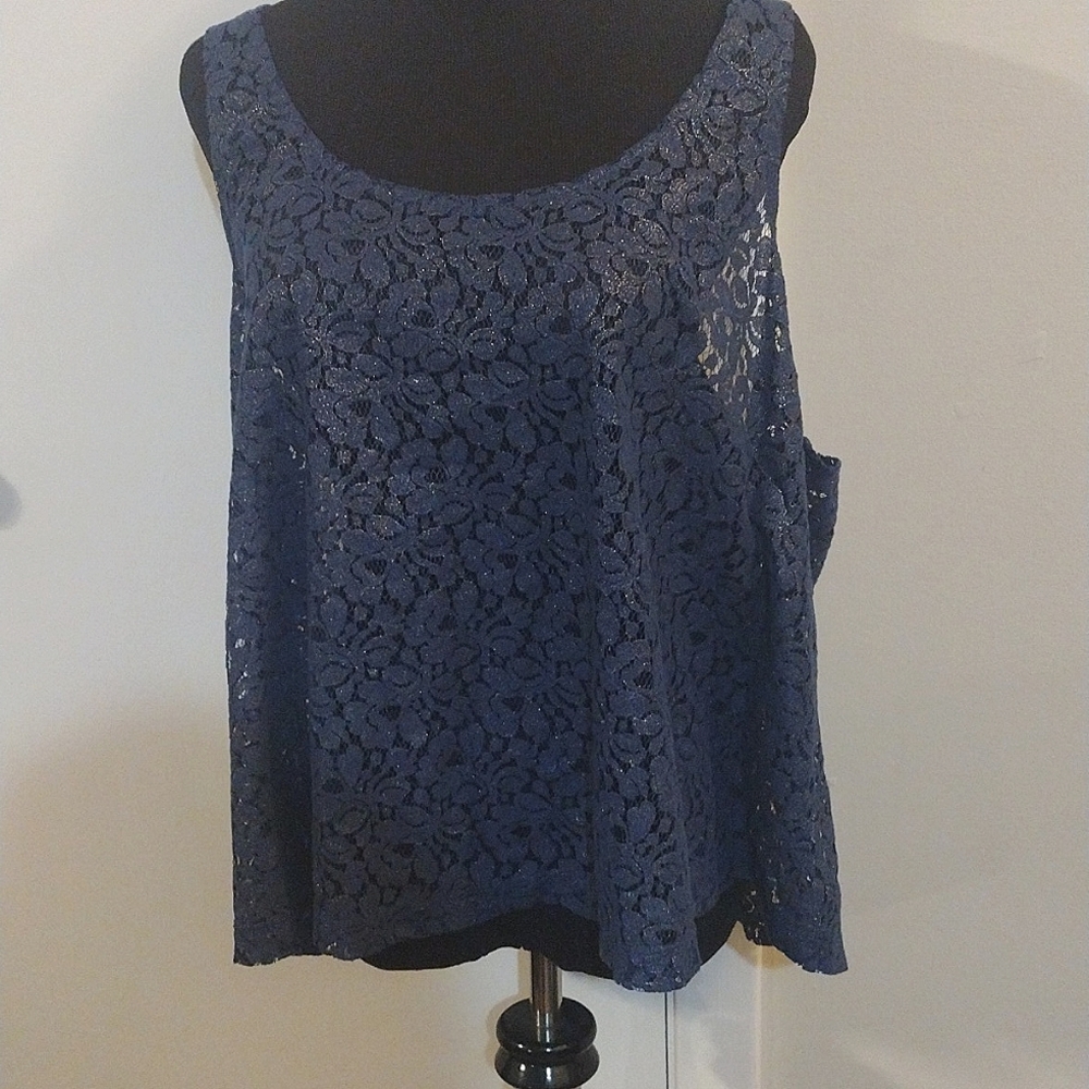 💜5 for $25  Blue shimmer 1X lace tank